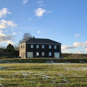 Einfamilienhaus mit Einliegerwohnung – Grundstück erweiterbar (Bauland, Weideland & Halle möglich)
