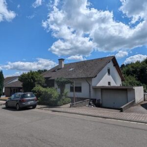 Großzügiges Einfamilienhaus mit Einliegerwohnung & Werkstatt –        Ihr neues Zuhause wartet!