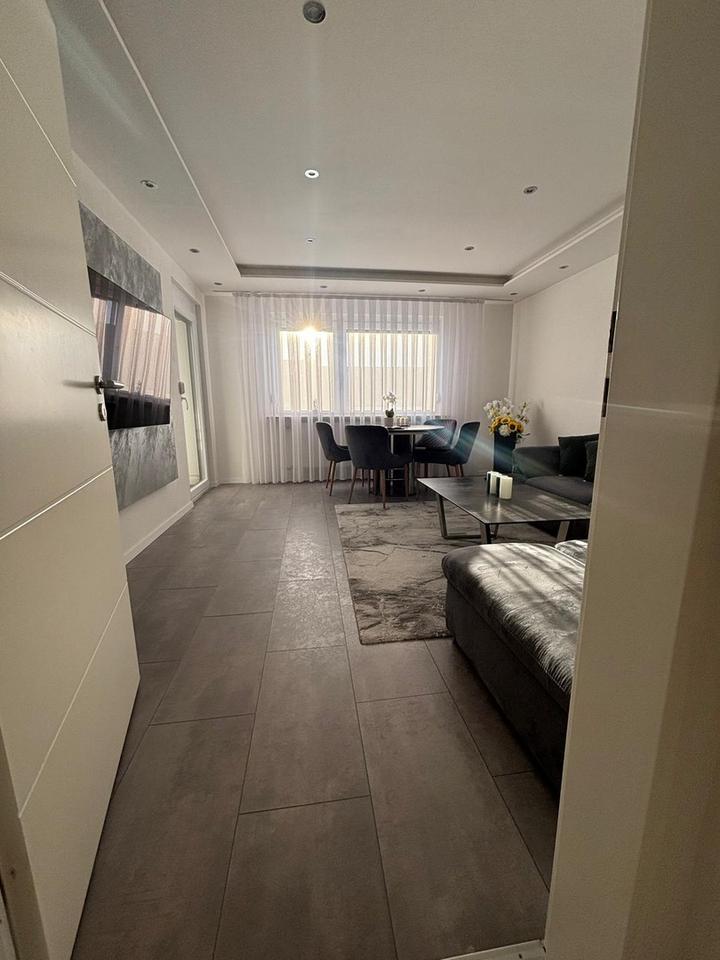 "Luxus trifft Design - kernsanierte 2,5 -Zimmer-Wohnung mit Vollausstattung" – Bild 2