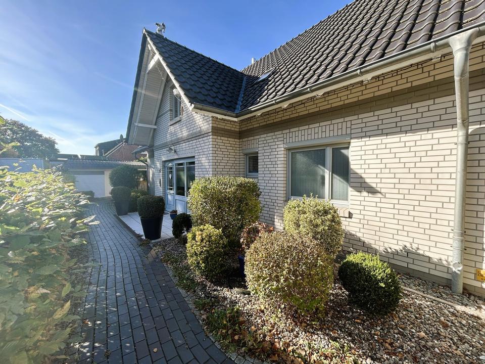 Zweifamilienhaus mit Gartenidylle in Spielstraßenlage – Bild 4