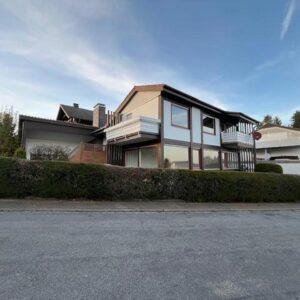 provisionsfrei: Attraktives Einfamilienhaus mit großzügiger Holzterrasse und Aussenkamin