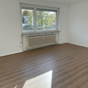 Helle 3,5-Zi-Wohnung mit Balkon & EBK, frisch renoviert gute Anbindung in Bissingen am Bruchwald