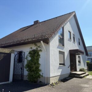 PROVISIONSFREI: Charaktervolles Haus auf großem Grund in familienfreundlicher Lage (Erbbaurecht)