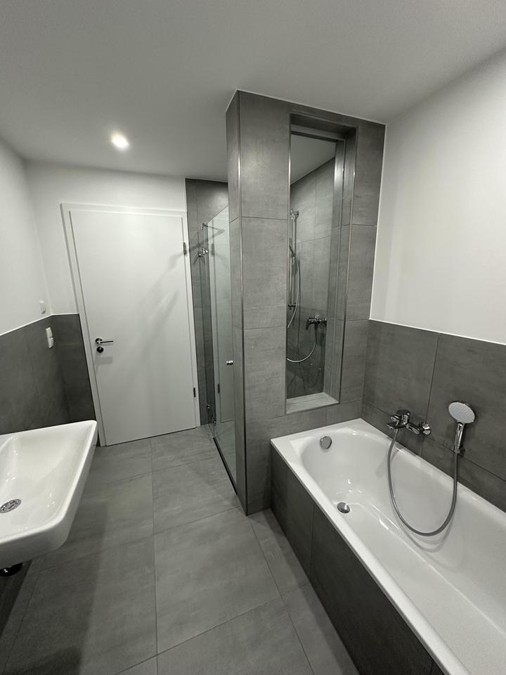 Wow !! 3 Familienhaus + Lift+ Garagen +Keller+Stellplätze – Bild 5