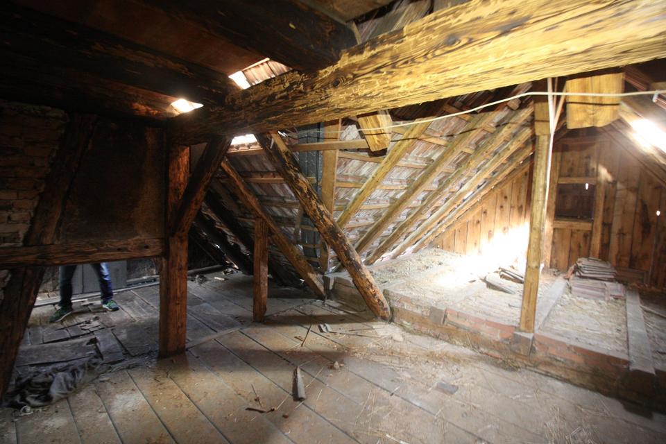 Denkmalgeschütztes 2-FH mit Garten, 1 Nebengebäude, 2 Nachbargrundstücke – Bild 10