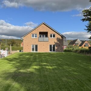 Schöne neue DHH mit Traumgrundstück auf einer Ebene