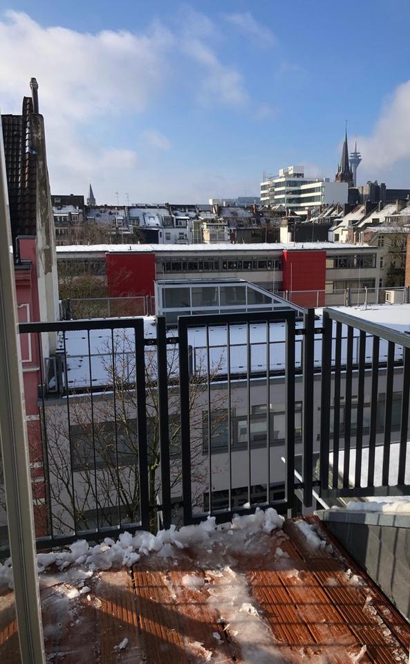 Wohnen über den Dächern von Düsseldorf - vollmöblierte und modernisierte 2-Zimmer Wohnung – Bild 9