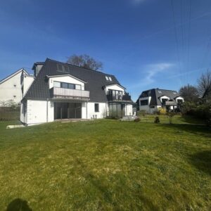 Modern, großzügig, familienfreundlich - 4 Zimmer plus 200 m2 Garten und Kfz-Stellplatz