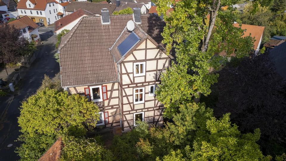 Charmantes großzügiges Fachwerkhaus, ein romantischer Garten und ein Hexenhaus, provisionsfrei – Bild 24