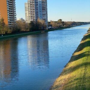 Renovierte und geräumige 3 Zimmer Wohnung im 1. OG in Erlangen am Kanal PROVISIONSFREI