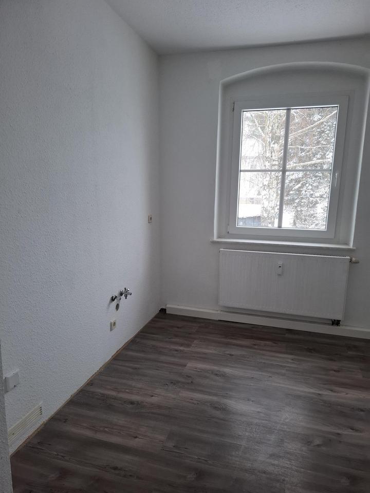 2-Raum-Whg., Bad mit Fenster, Badewanne incl. Dusche, neu renoviert / auch für ALG/BüGe mögl. – Bild 8