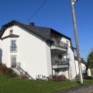 Große 3 - 4 Zimmerwohnung (110m²), mit separatem Appartement (30m²), Kellerraum und Garage