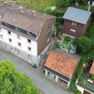 Günstiges Renditeobjekt mit 4 Wohneinheiten, 3FH + Einliegerhaus am Waldrand