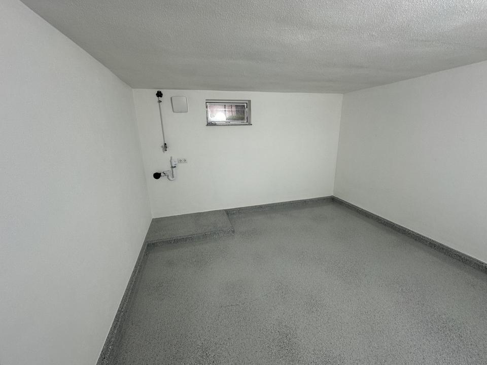 Wow !! 3 Familienhaus + Lift+ Garagen +Keller+Stellplätze – Bild 9