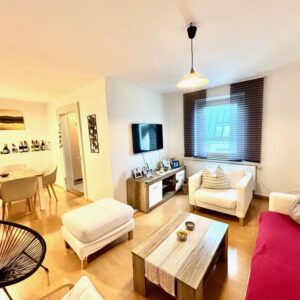 Klassische Altbauwohnung in zentraler Lage, hell und ruhig