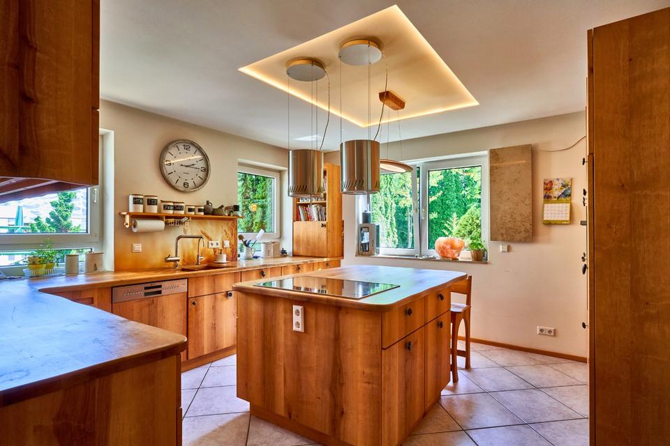 ATTRAKTIVES ANWESEN MIT WOHN- UND GEWERBEEINHEITEN IN LAUINGEN – Bild 5