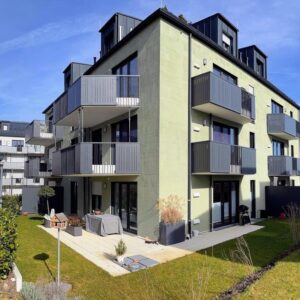 Provisionsfrei: Exklusive 4- Zimmer Gartenwohnung mit Süd- West -Ausrichtung