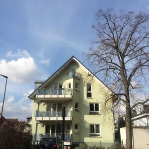 Schöne 3,5 Zimmer Wohnung mit 2 Balkons + Stellplatz + EBK