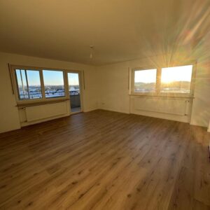 Geräumige 5-Zimmer-Wohnung mit Balkon in Tirschenreuth