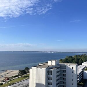 Meerblick – 11. Etage, Top-Lage direkt am Strand