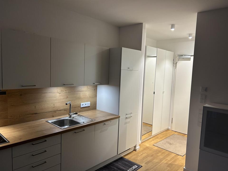 Sonnige 2-Zimmer Wohnung mit Balkon in Charlottenburg - nähe Deutsche Oper – Bild 2