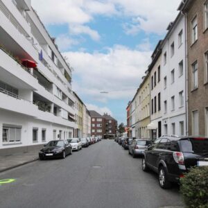 JOBCENTER: Frisch sanierte 3,5 Zimmer Wohnung in Krefeld mit Aufzug und Einbauküche