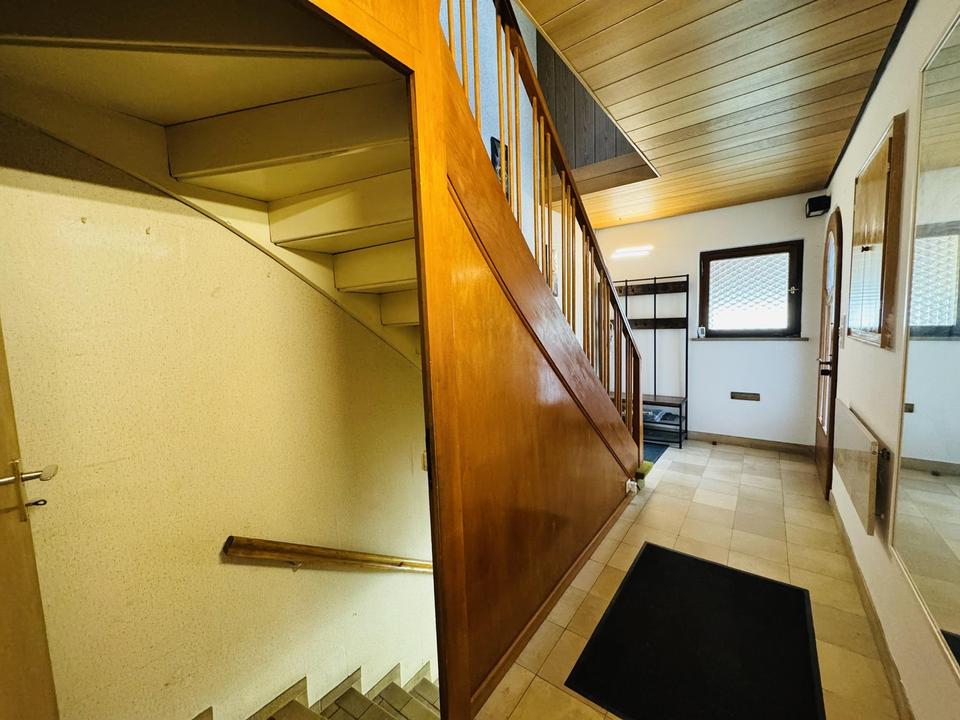 100% bezugsfrei! Mehrgenerationen Haus. Freistehend, Provisionsfrei. EFH mit ELW – Bild 8