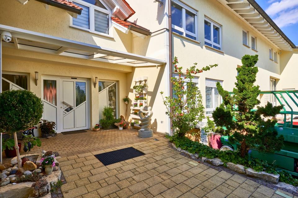 ATTRAKTIVES ANWESEN MIT WOHN- UND GEWERBEEINHEITEN IN LAUINGEN – Bild 22