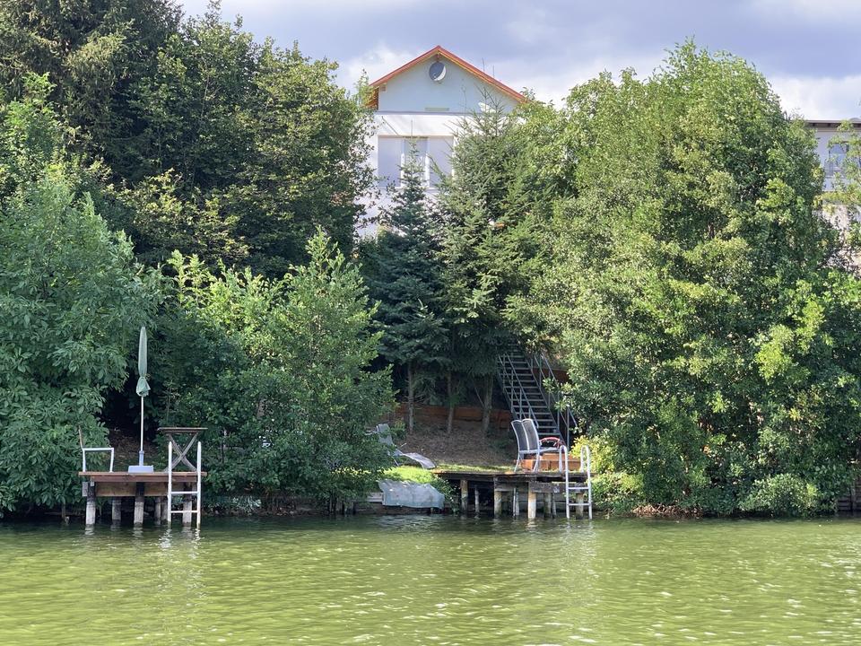 Wohnen am Wasser – Einfamilienhaus mit direktem Seezugang – Bild 4