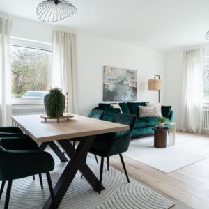 Erstbezug nach Renovierung: Moderne 2-Zimmer-Wohnung mit großem Balkon in St. Arnual