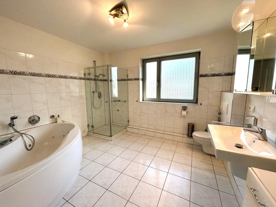 Zweifamilienhaus mit Gartenidylle in Spielstraßenlage – Bild 16