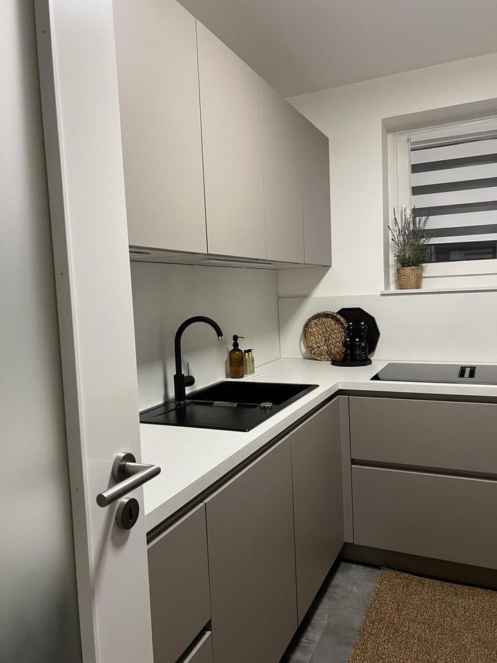 *Privat* Stilvoll modernisierte 3,5 Zimmer Wohnung in Wiesbaden – Bild 2