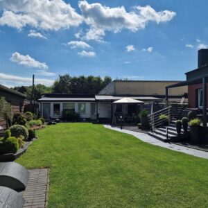 Zukunftssicher investieren-wohnen im eigenen Haus und Einkommen generieren.