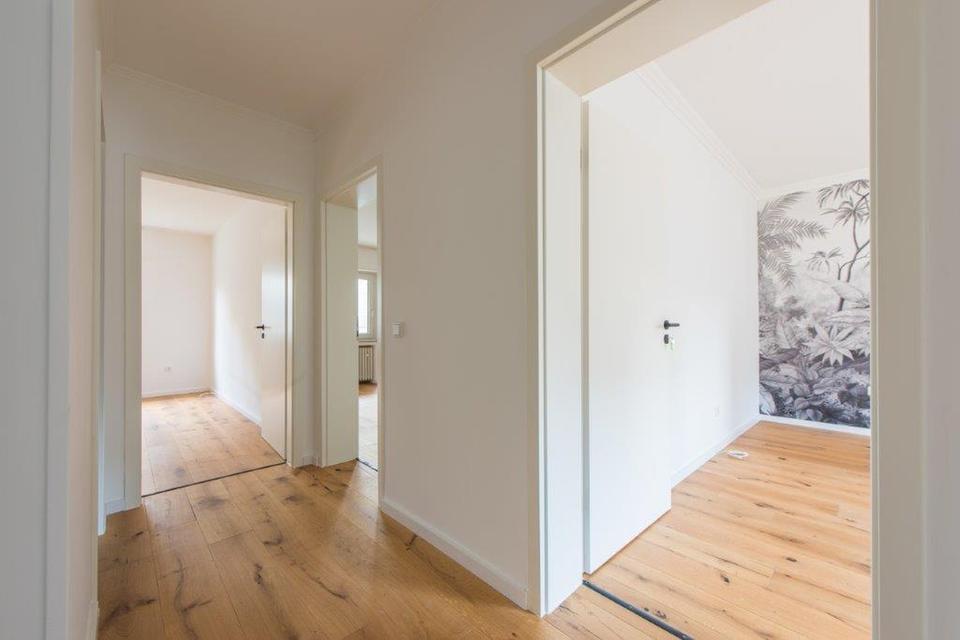 Sorgsam saniertes Zimmer in einer gemischten WG, mit Balkon, Parkett - Erstbezug nach Sanierung – Bild 3