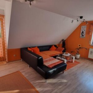 Helle und gepflegte 5-Zimmer-Maisonettewohnung mit Balkon in ruhiger Lage von Adelsdorf