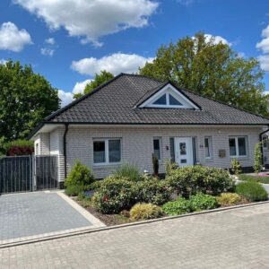 Freistehendes Schmuckstück mit Gartenoase in ruhiger Wohnlage