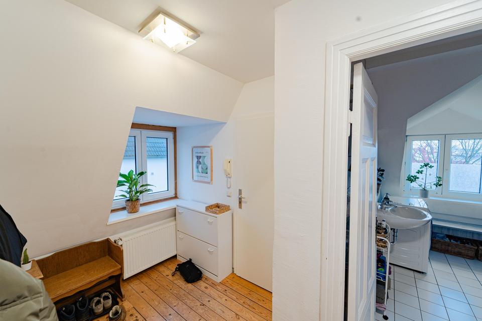 Boho-Refugium, renoviert und mit neuer EBK – Dachgeschosswohnung im hanseatischen Stil – Bild 6