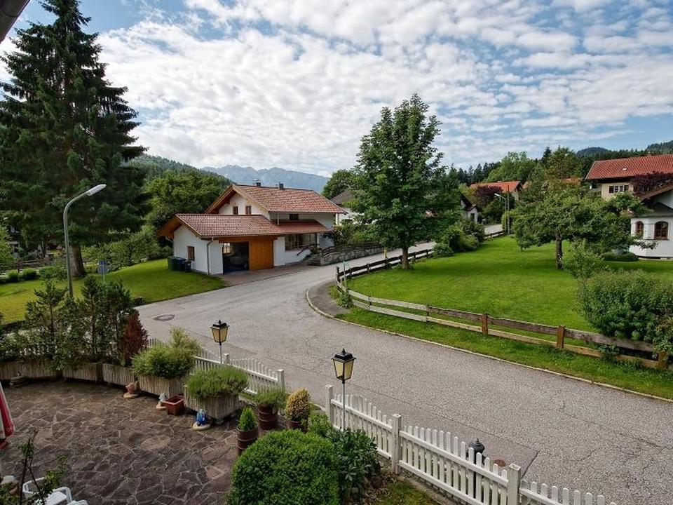 Wohnen/Arbeiten, ruhige Gewerbe möglich, Chiemseenähe, Haus mit 12 Zimmer, 7 Duschen/WC, Bergblick – Bild 10