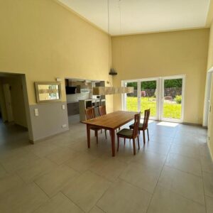 Wunderschöne moderne Erdgeschoß-Wohnung mit überdachter Terrase und eigenem Garten