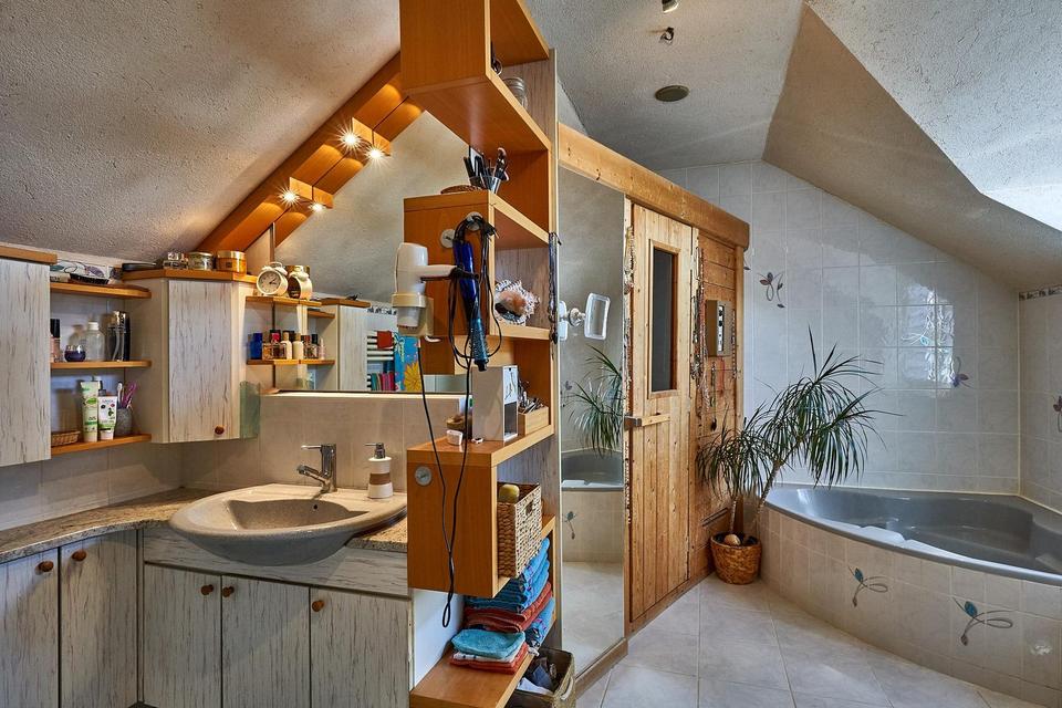 ATTRAKTIVES ANWESEN MIT WOHN- UND GEWERBEEINHEITEN IN LAUINGEN – Bild 28