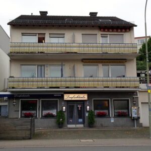 Gepflegtes Mehrfamilienhaus mit Gewerbeeinheit - provisionsfrei