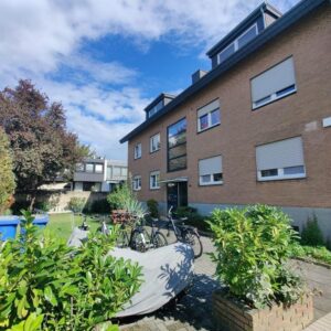 Stilvoll renovierte 2-Zimmer-Wohnung mit Balkon in ruhiger Lage