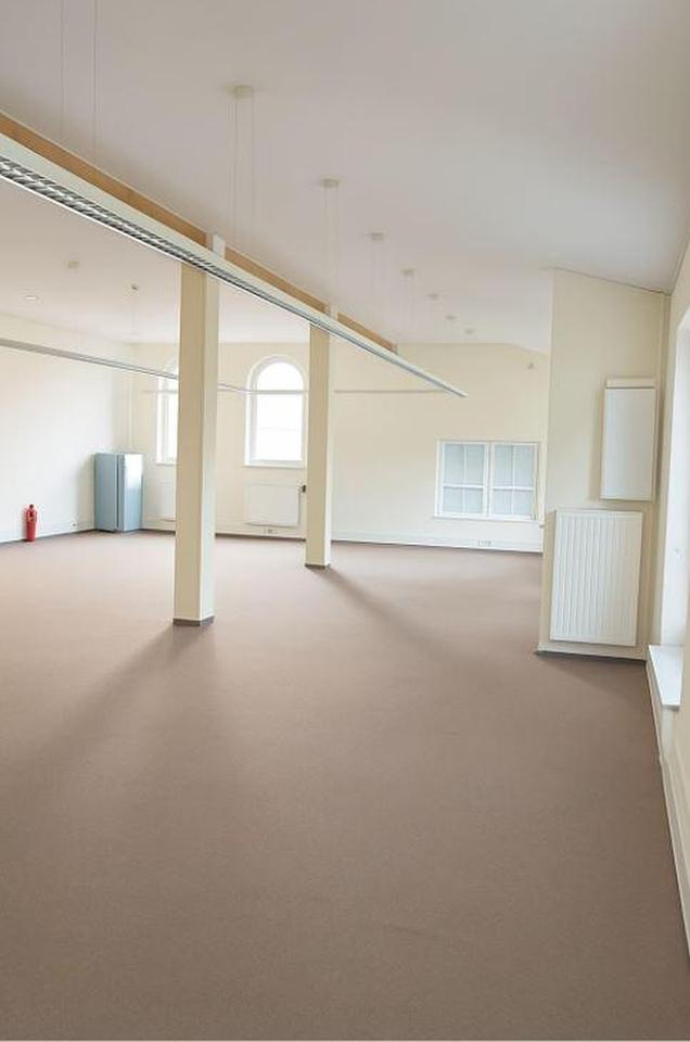 Moderne Bürofläche/ Praxisfläche/ Gewerbefläche/ Ausstellungsfläche