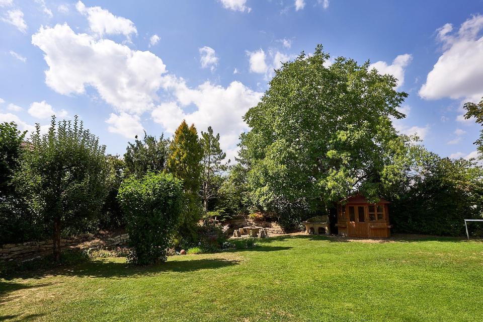 ATTRAKTIVES ANWESEN MIT WOHN- UND GEWERBEEINHEITEN IN LAUINGEN – Bild 2