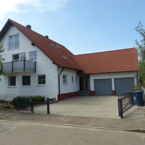 Vollständig renoviertes 3 Familienhaus+ Einliegerwohnung mit großen eingewachsenen Gärten