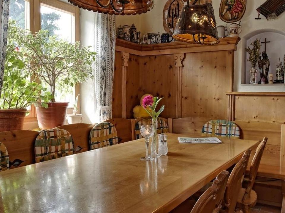 Wohnen/Arbeiten, ruhige Gewerbe möglich, Chiemseenähe, Haus mit 12 Zimmer, 7 Duschen/WC, Bergblick – Bild 2