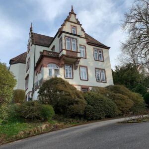 Denkmalgeschützte Villa mit Garten in bester Lage