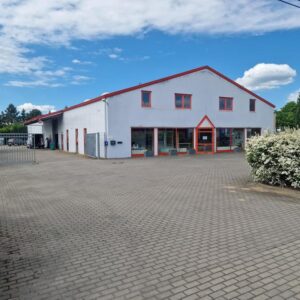 Lagerhalle / Ausstellung / Büro / Wohnen / Glasfaser / Parkplätze