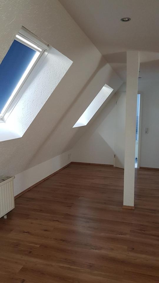 1 ZKB + Balkon in Zwickau-Auerbach, Dachgeschoss-Wohnung mit EBK – Bild 8
