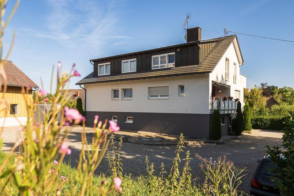 Attraktives MFH auf weitläufigem Grundstück mit großer Scheune - ruhig & renditestark